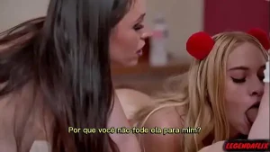 Flagras amadores na madrasta safada pegando enteado e dando socada